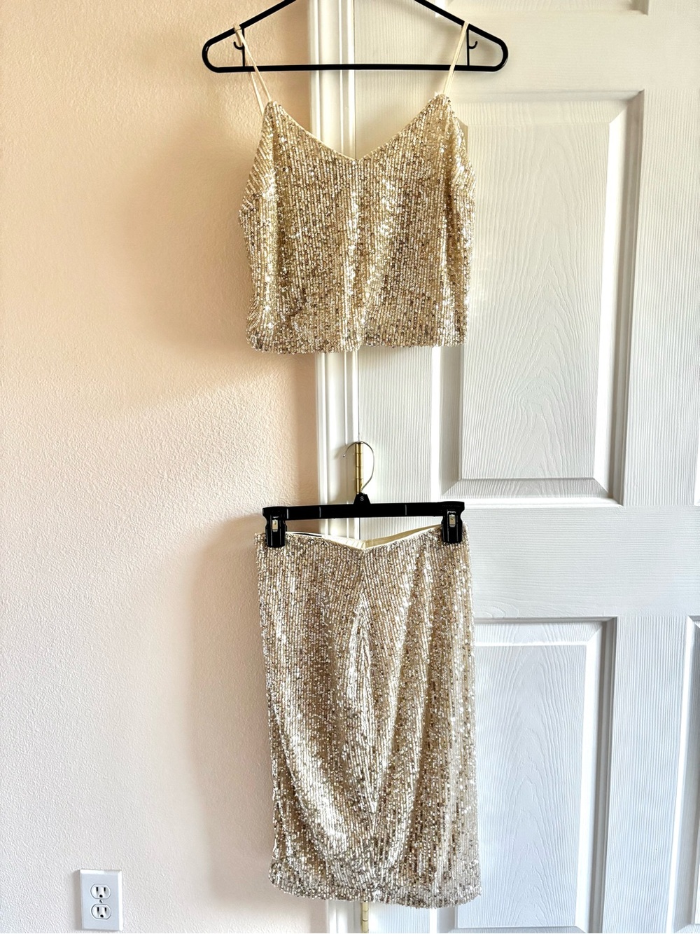 Lulus Gold Sequin 2-Piece Set V-Neck Sleeveless Tank & Skirt Lined (S)